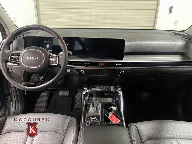 Used 2025 Kia Sorento S image 14