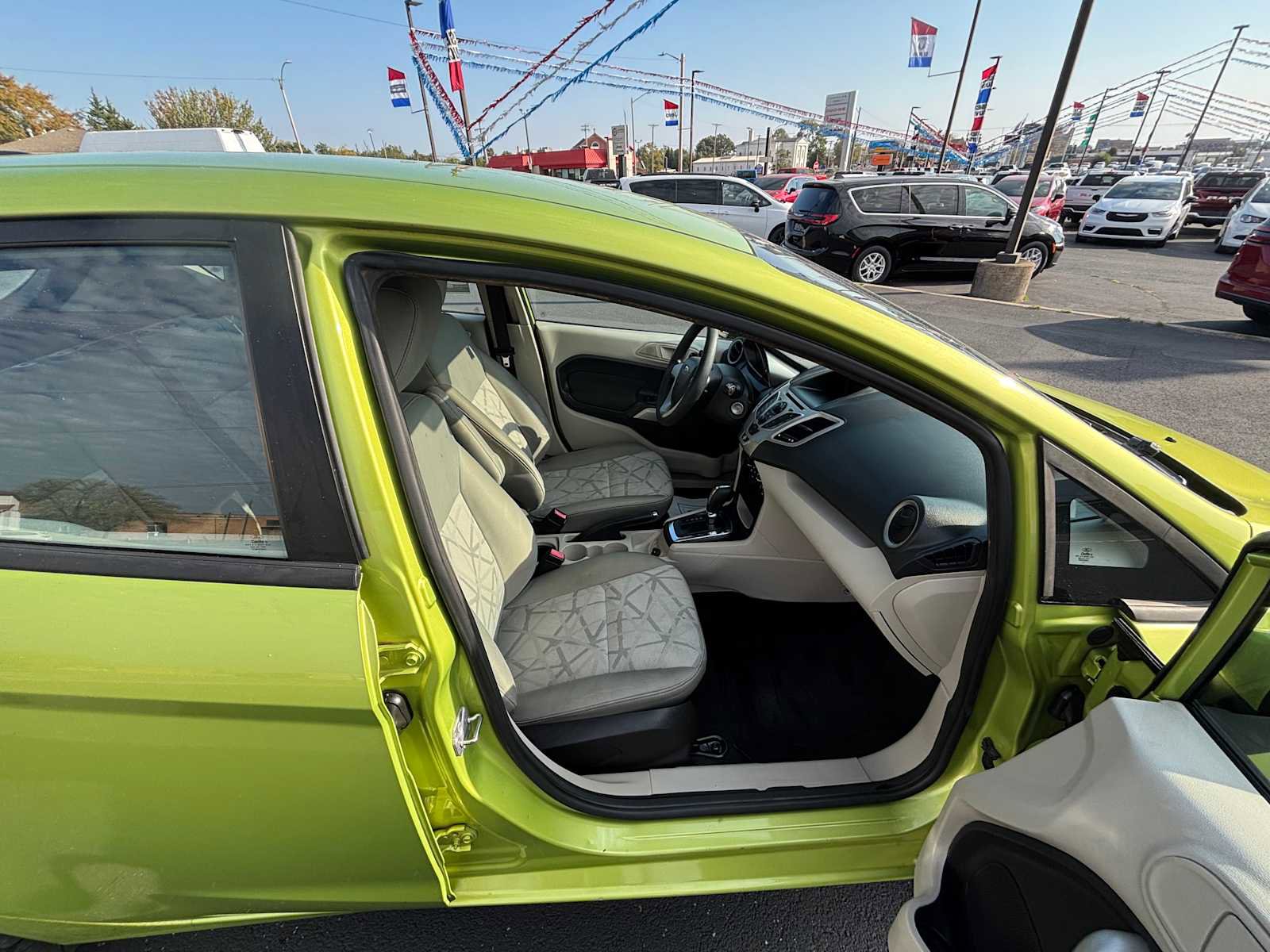 Used 2012 Ford Fiesta SE image 12