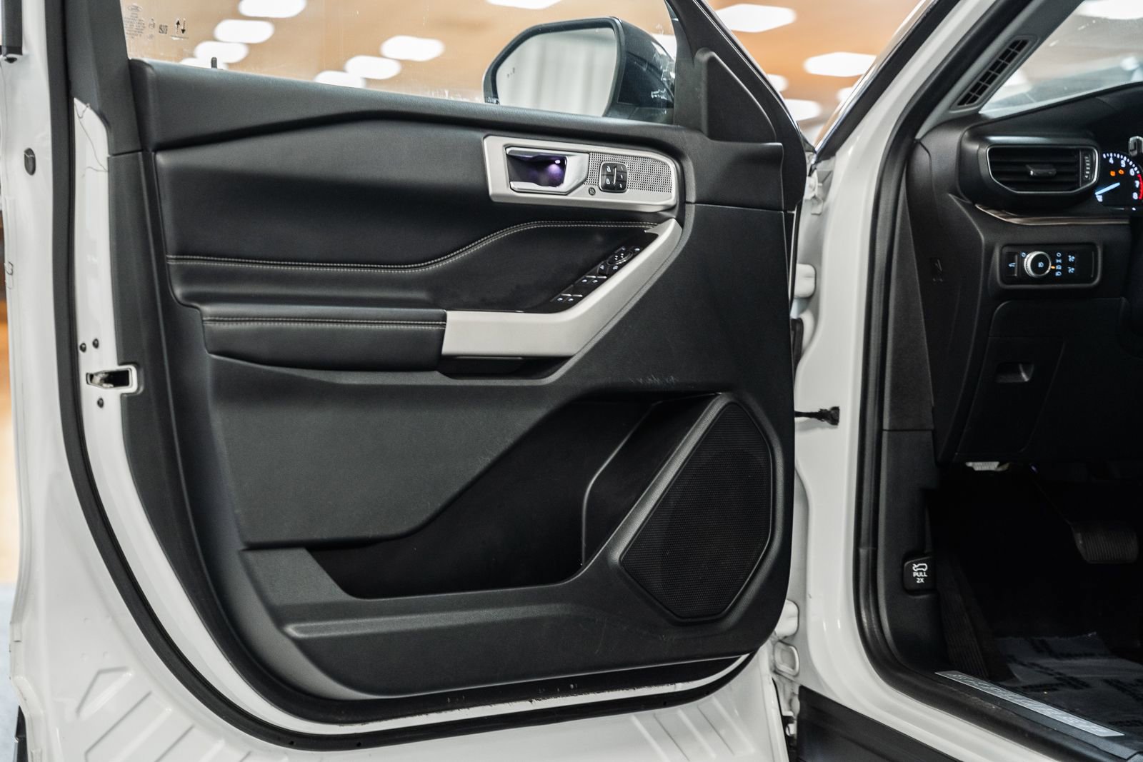 Used 2020 Ford Explorer Limited w/ Class III Trailer Tow Package image 46