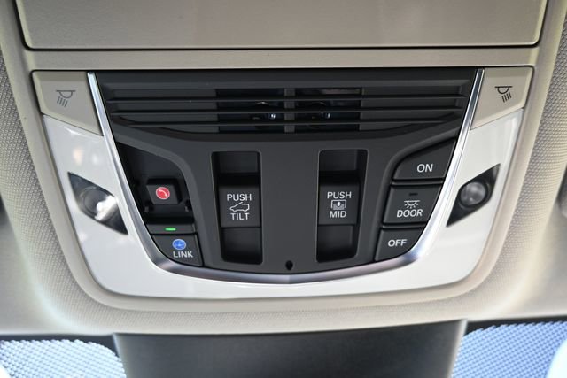 Used 2023 Acura MDX SH-AWD w/ Technology Package image 38