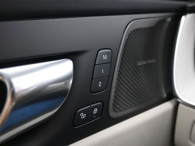 New 2026 Volvo XC60 B5 Ultra w/ Protection Package Premier image 29