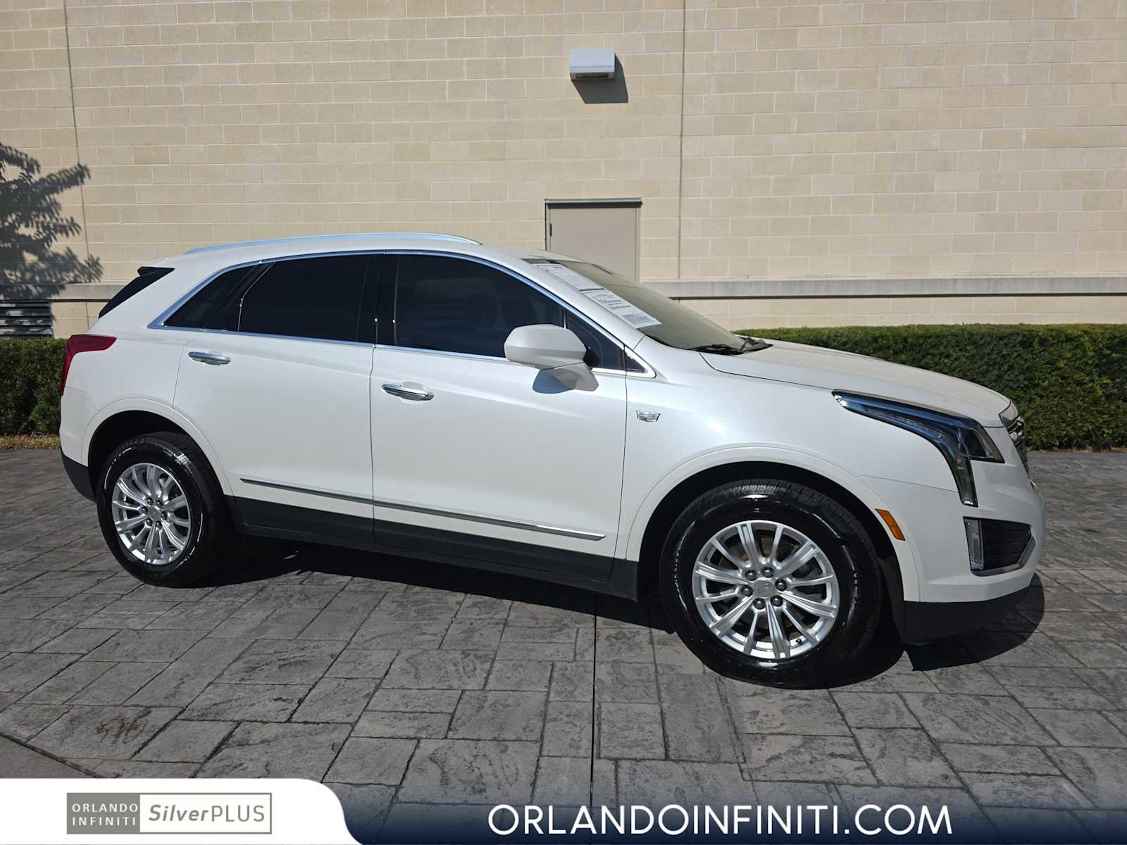 Used 2017 Cadillac XT5 FWD image 1