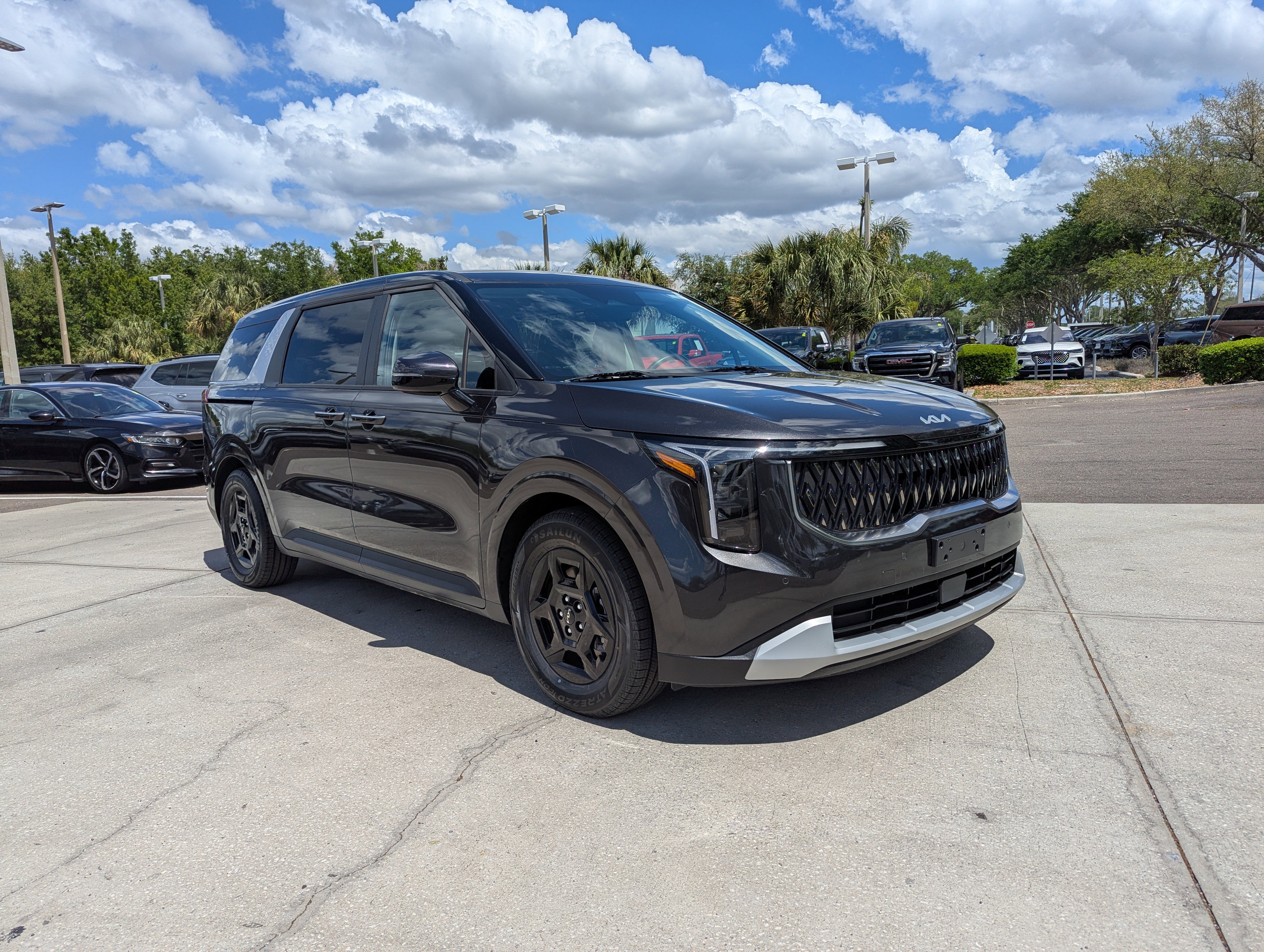 Certified 2025 Kia Carnival image 2