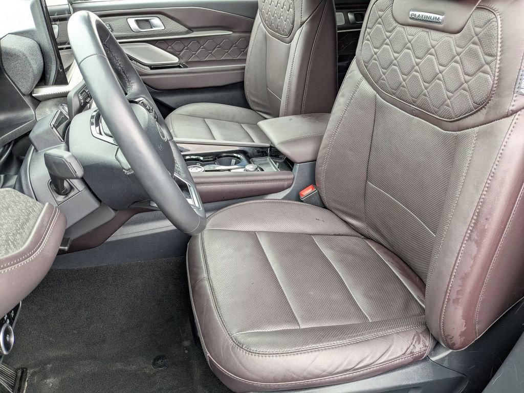 Used 2025 Ford Explorer Platinum w/ LUX Leather Package AWD/4WD image 16