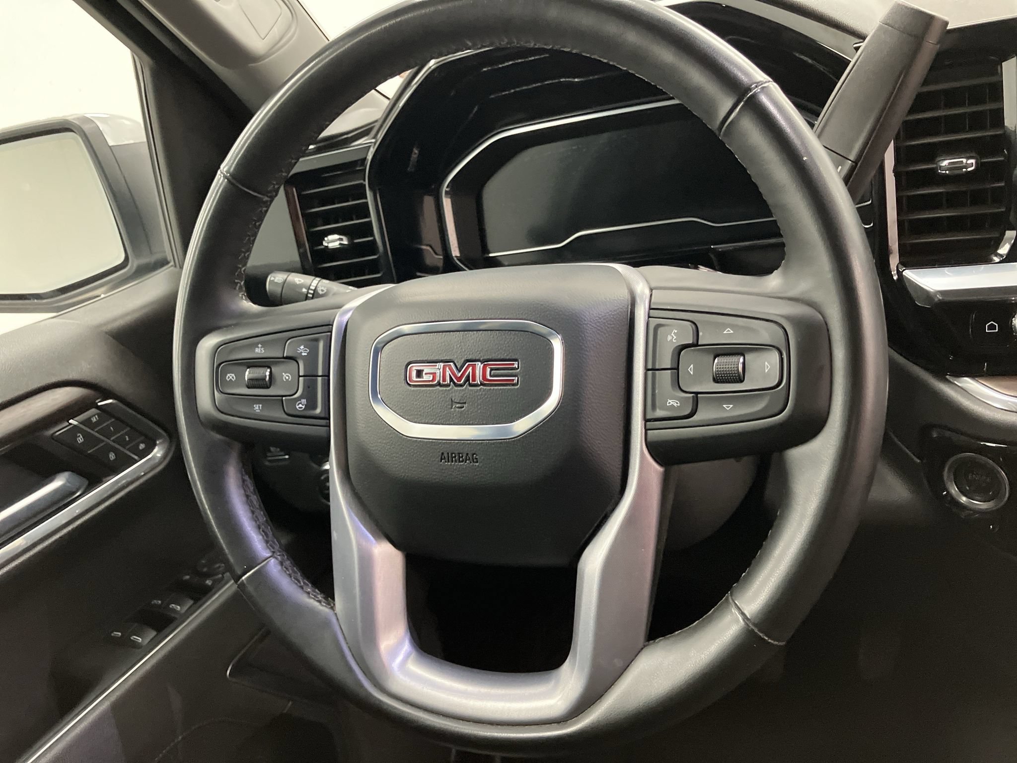 Used 2025 GMC Sierra 1500 SLT AWD/4WD image 12