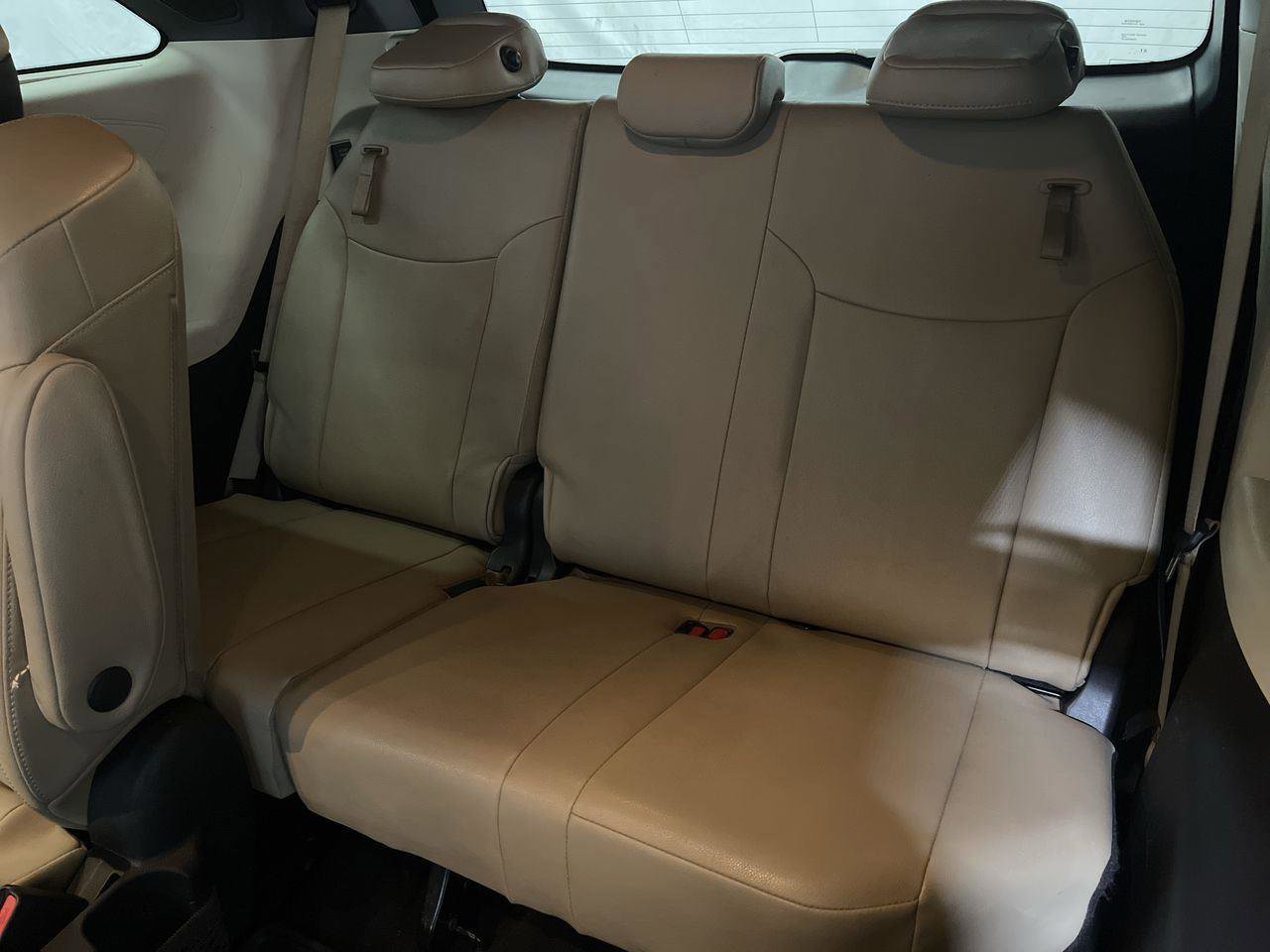 Used 2022 Toyota Sienna Limited image 24