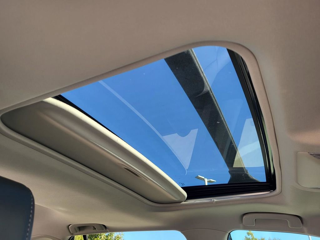 Used 2022 Toyota RAV4 XLE Premium image 10