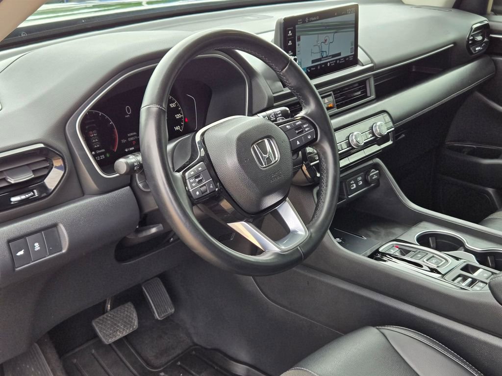 Used 2023 Honda Pilot Touring image 10