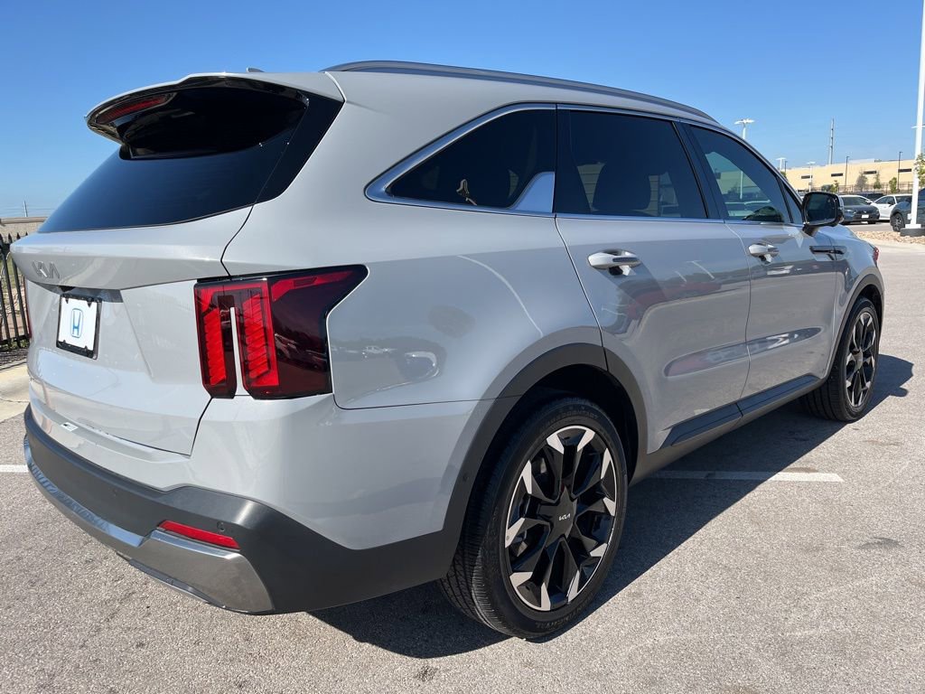 Used 2025 Kia Sorento SX image 4