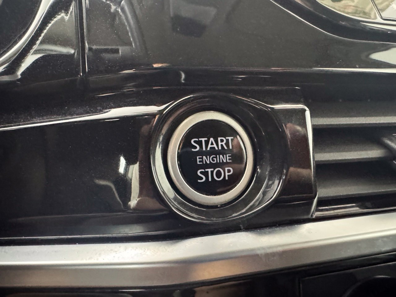 Used 2024 Nissan Pathfinder SL AWD/4WD image 19