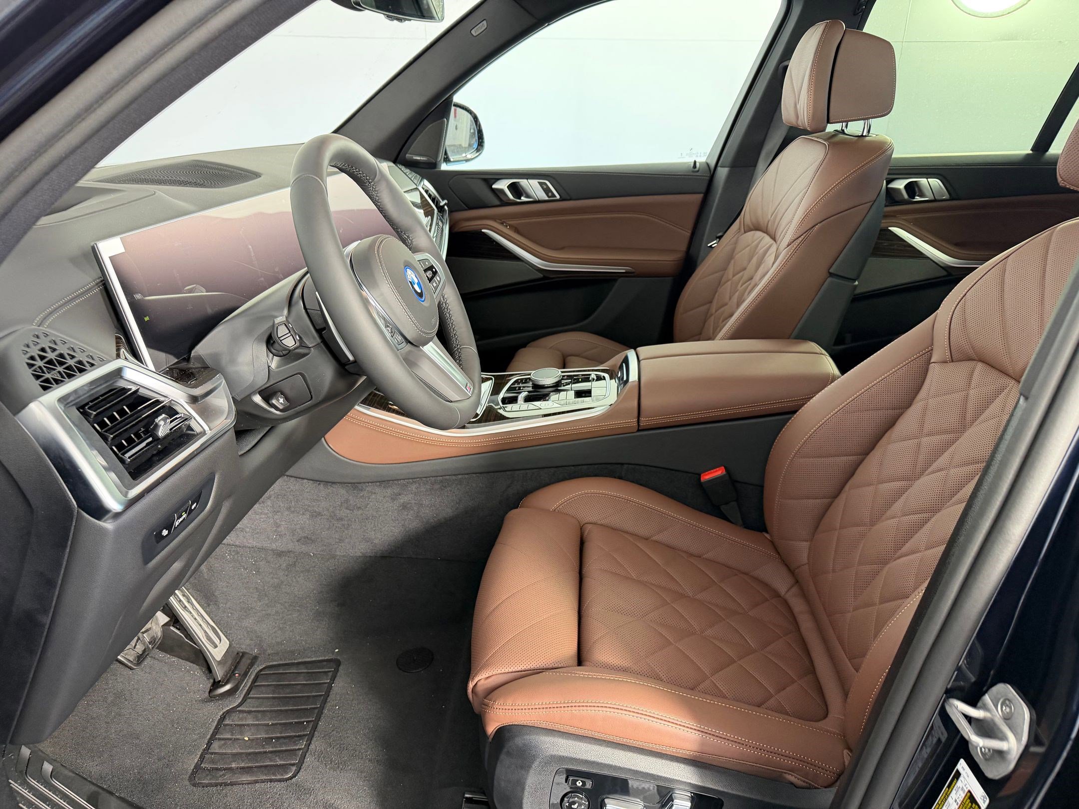 New 2026 BMW X5 xDrive50e image 5