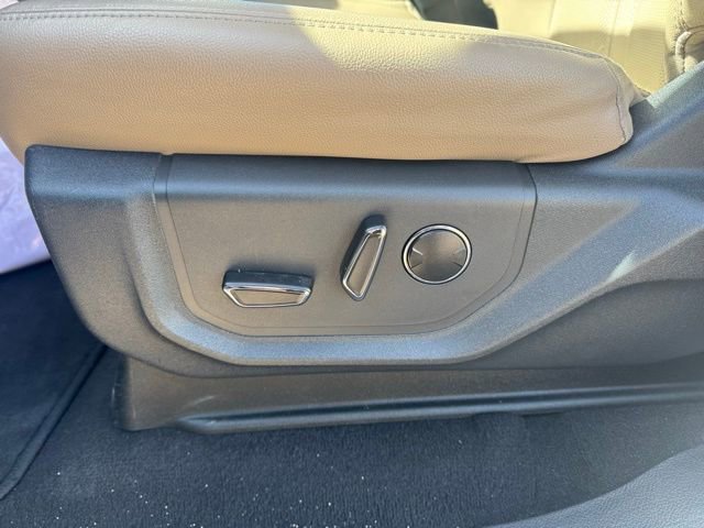 Used 2024 Ford Expedition Limited image 11