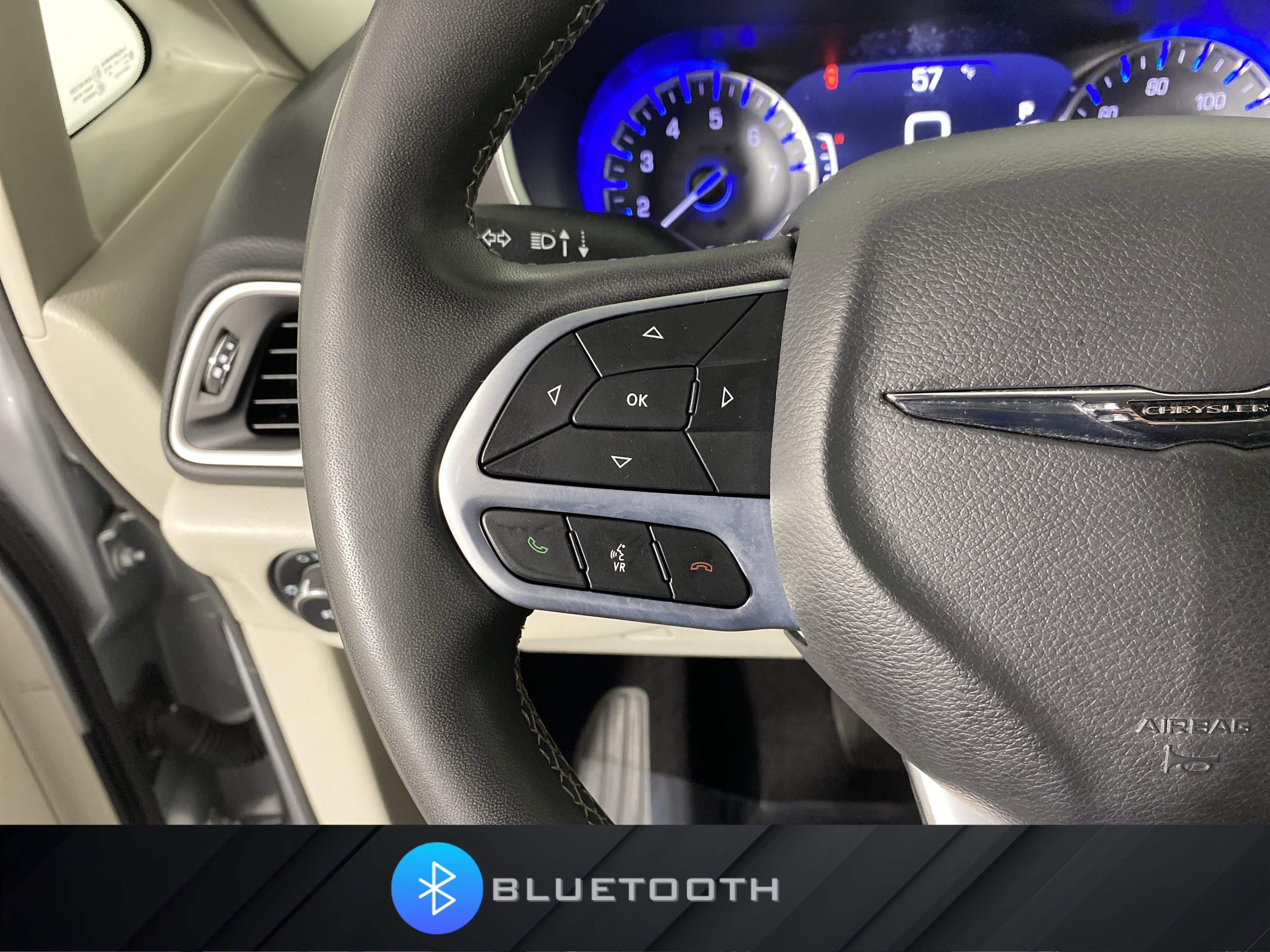 Used 2023 Chrysler Pacifica Touring-L image 22