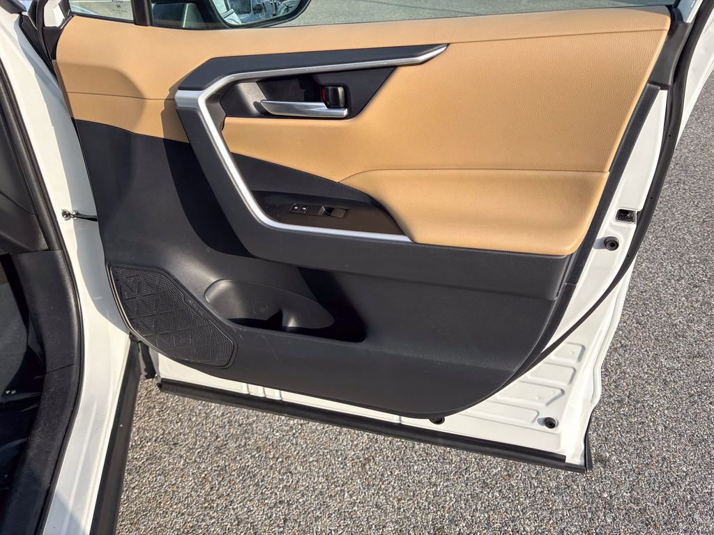 Used 2019 Toyota RAV4 XLE image 38