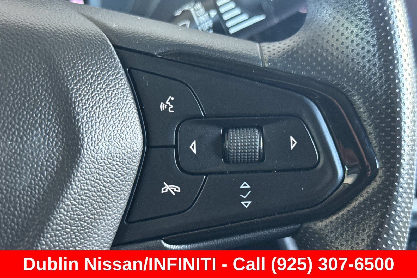 Used 2023 Chevrolet Bolt EUV LT FWD image 37