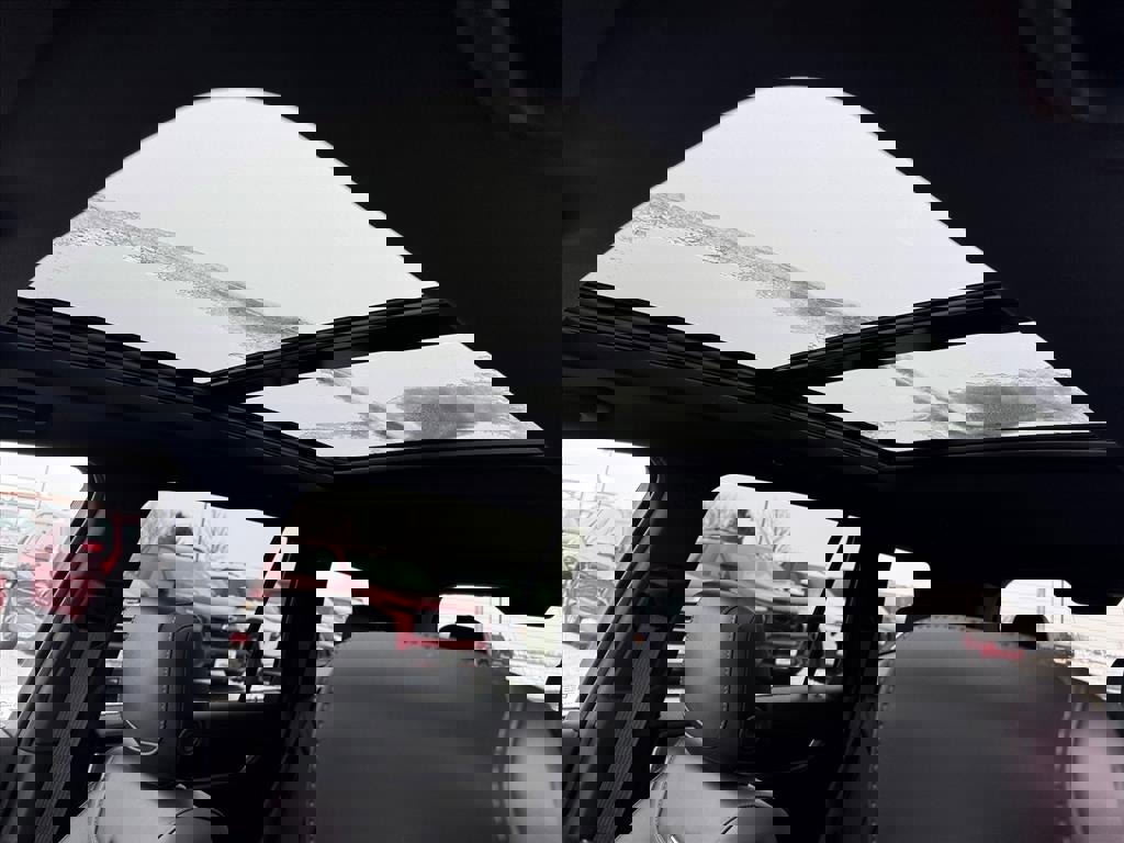 Used 2024 Cadillac XT6 Premium Luxury w/ Technology Package image 4