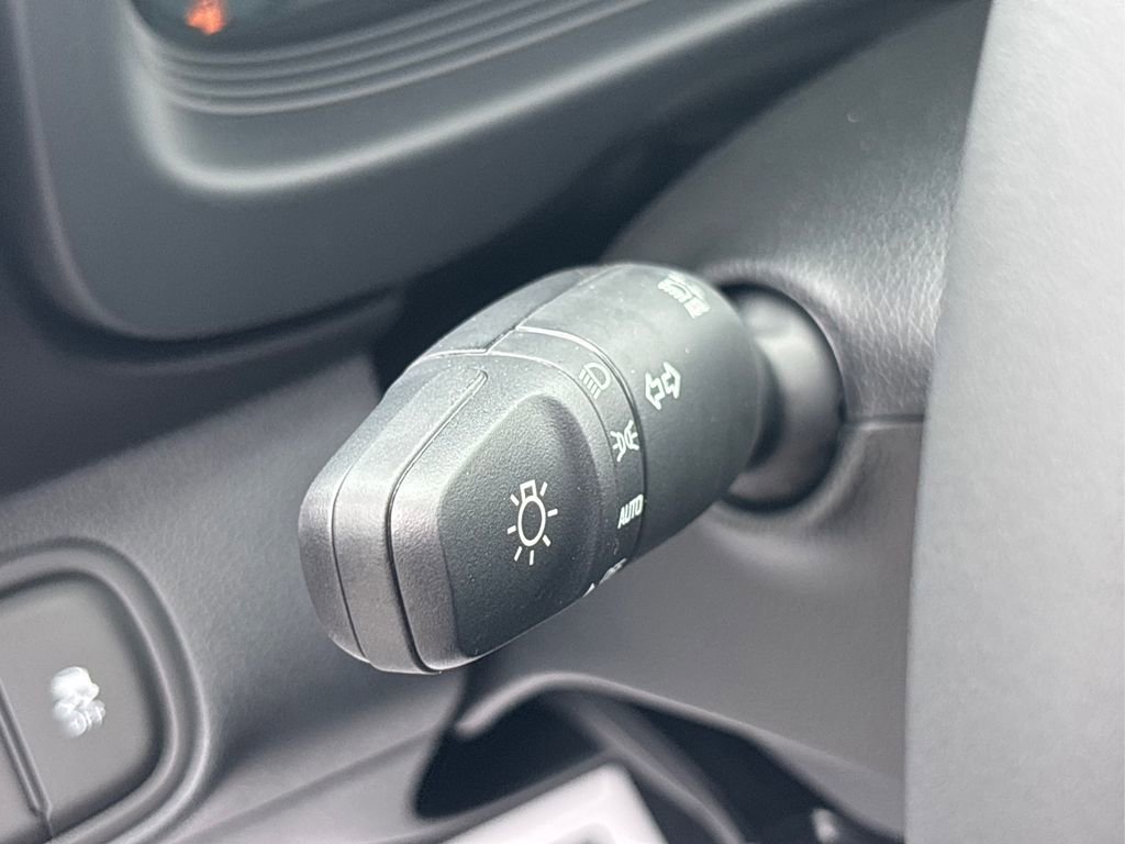 Certified 2025 Hyundai Venue SEL FWD image 15