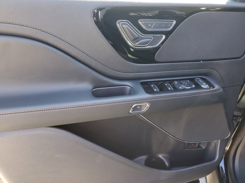 New 2026 Lincoln Aviator 2WD image 18