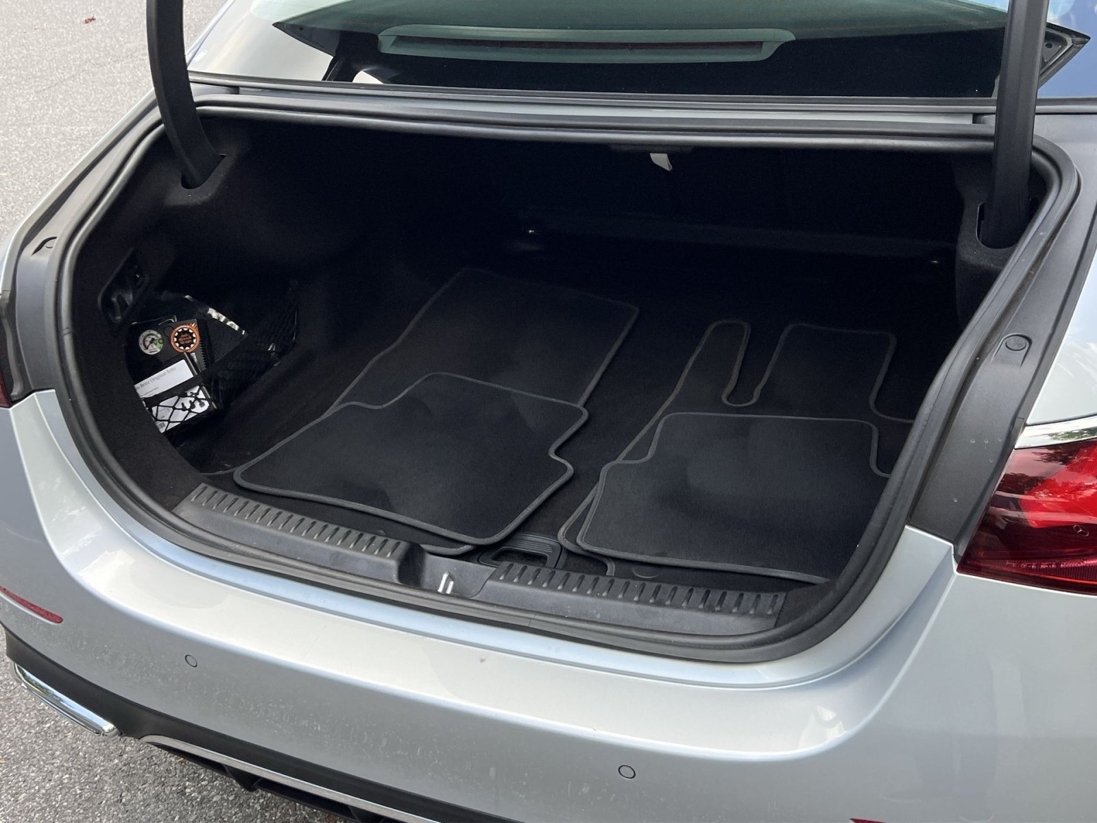 Used 2024 Mercedes-Benz E 350 4MATIC Sedan image 31