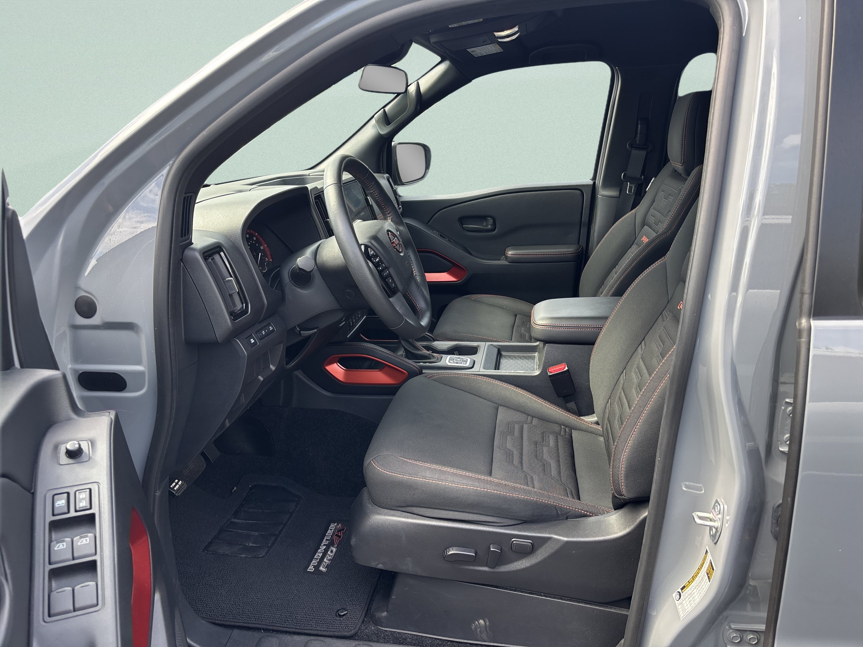 Used 2026 Nissan Frontier PRO-4X AWD/4WD image 10
