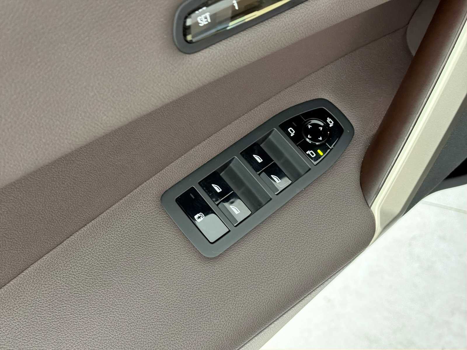 Certified 2023 BMW iX xDrive50 w/ Premium Package image 15