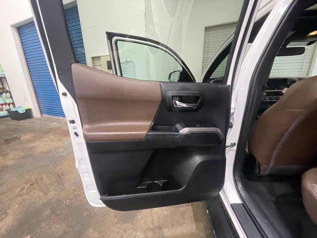 Used 2016 Toyota Tacoma Limited w/ Towing Package AWD/4WD image 15