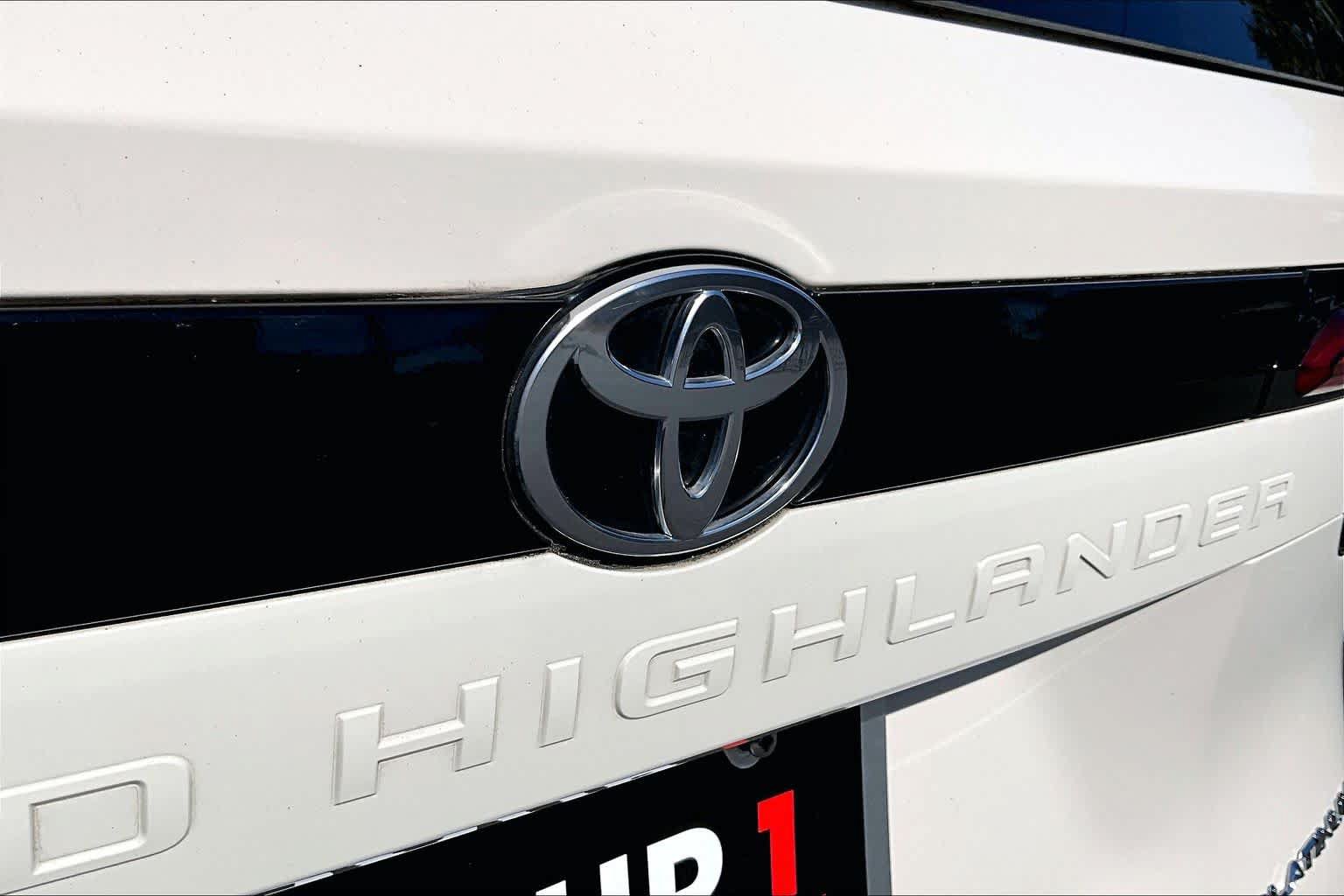 Used 2024 Toyota Grand Highlander AWD image 30