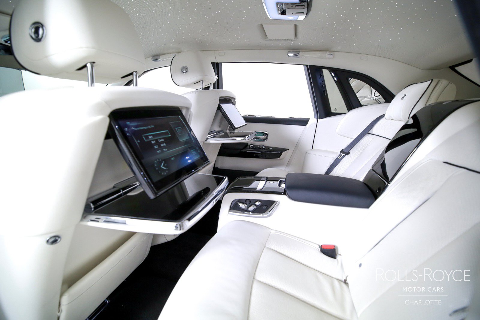 Certified 2024 Rolls-Royce Phantom Sedan RWD image 20