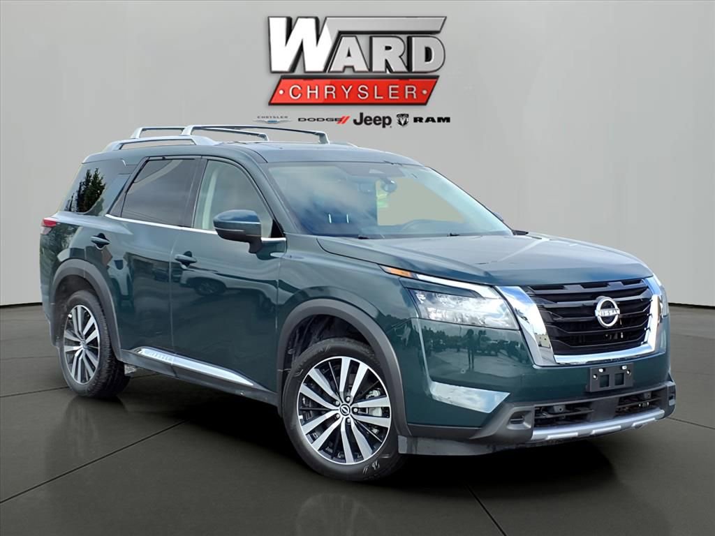 Used 2025 Nissan Pathfinder Platinum image 1