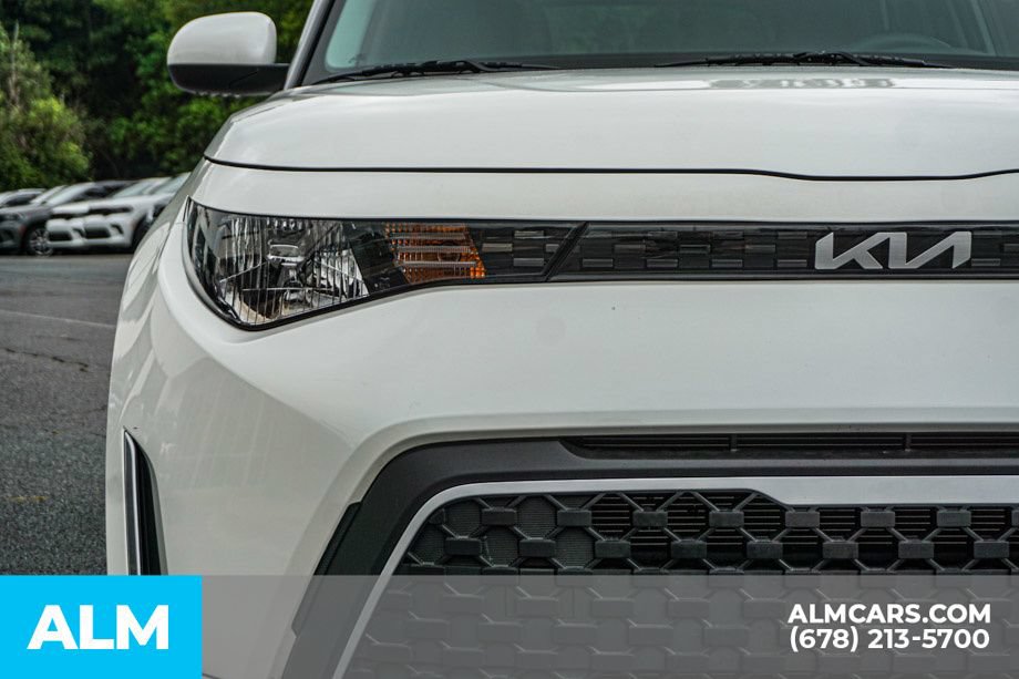 Used 2025 Kia Soul LX w/ LX Technology Package FWD image 11