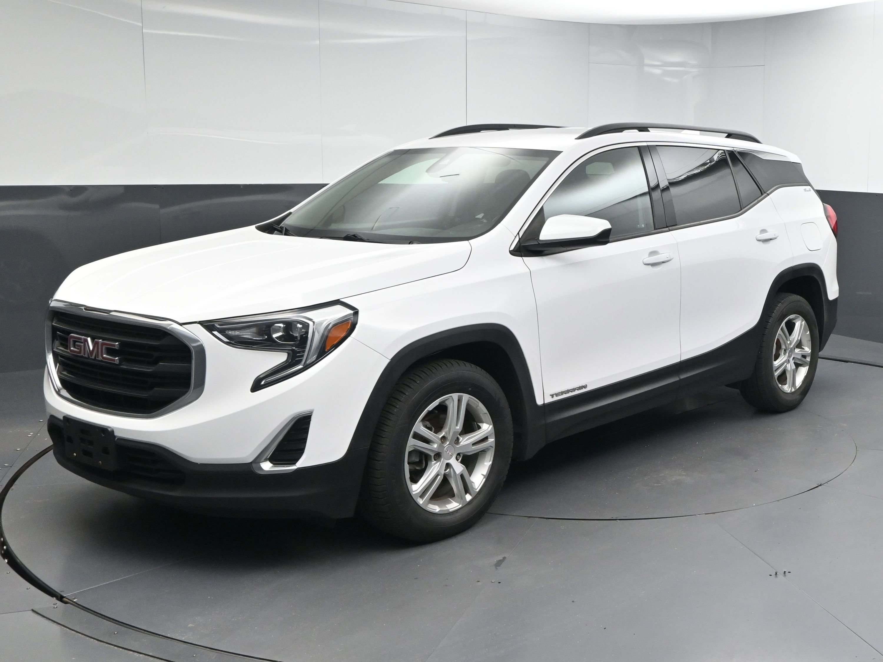 Used 2020 GMC Terrain SLE w/ Driver Convenience Package image 4