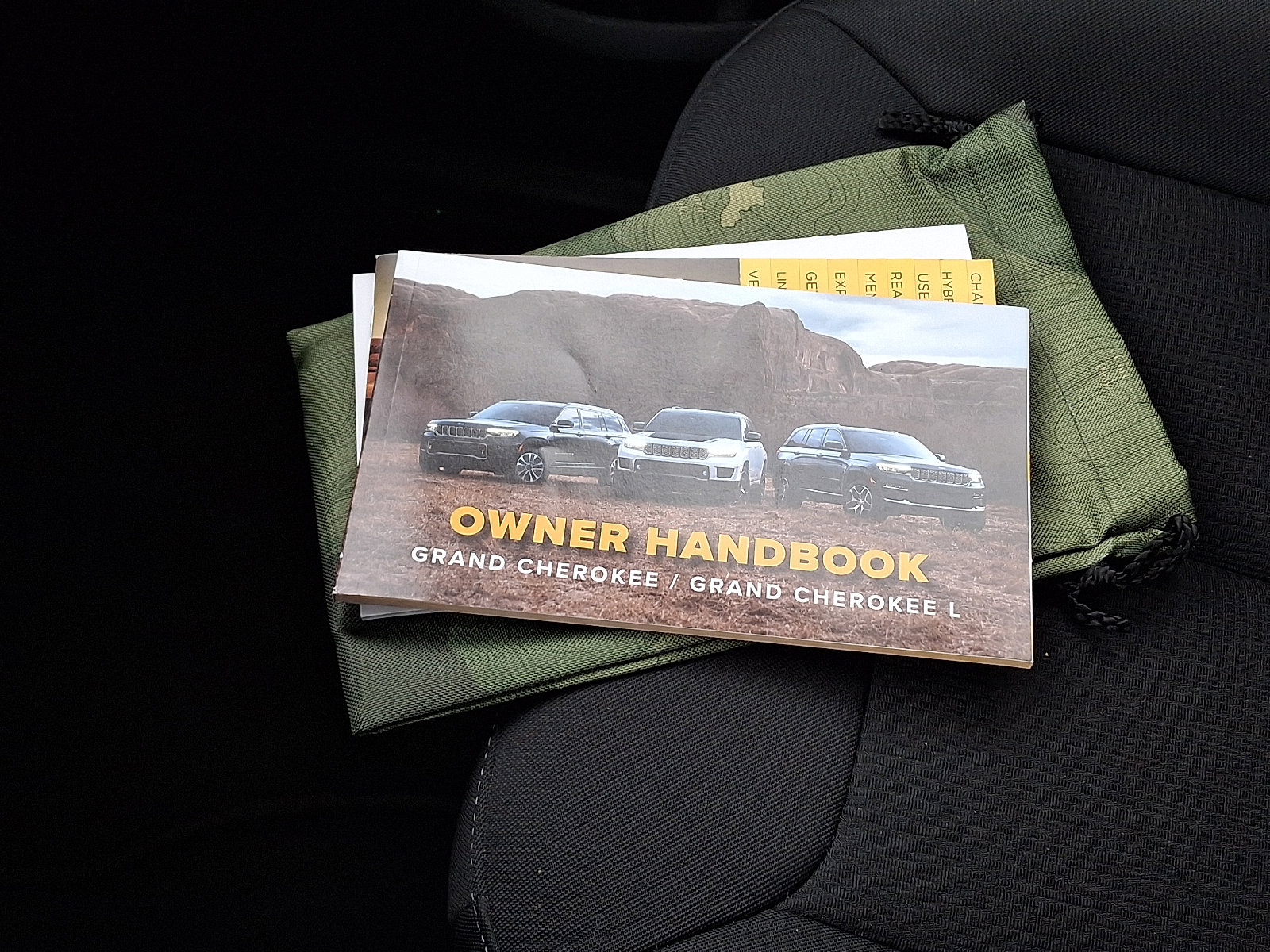 Used 2025 Jeep Grand Cherokee L Laredo w/ Luxury Tech Group I image 26