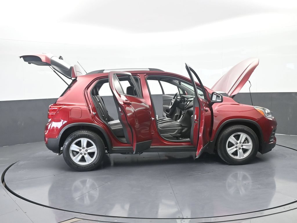 Used 2021 Chevrolet Trax LT w/ LT Convenience Package FWD image 69