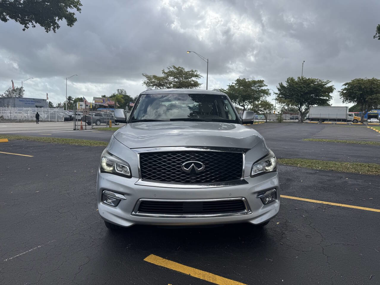 Used 2017 INFINITI QX80 4WD w/ Driver Assistance Package image 1