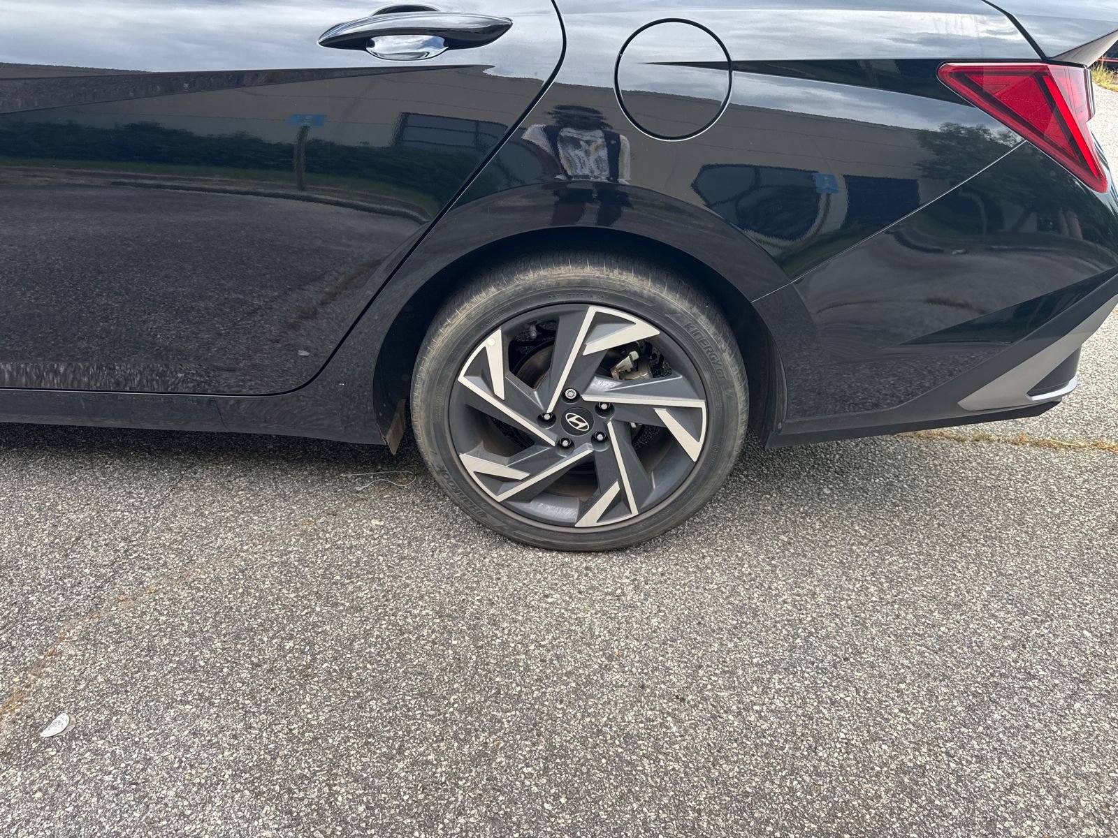 Certified 2025 Hyundai Elantra Limited FWD image 18