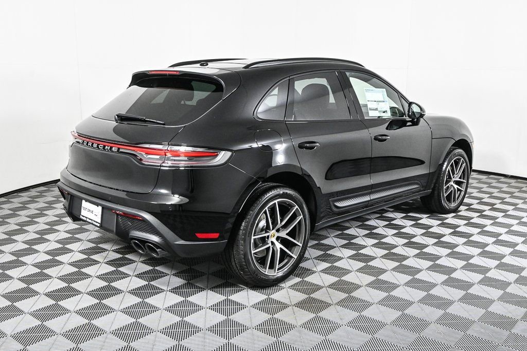 Certified 2026 Porsche Macan AWD/4WD image 30