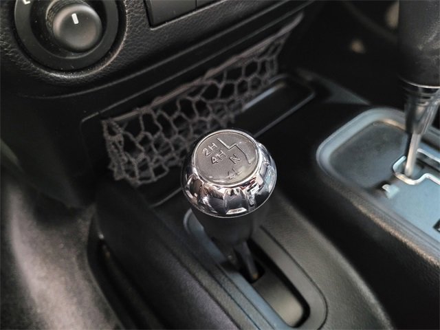 Certified 2015 Jeep Wrangler Unlimited Rubicon w/ Connectivity Group image 12