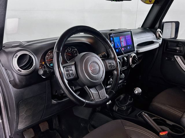 Used 2017 Jeep Wrangler Unlimited Sahara w/ Connectivity Group AWD/4WD image 31