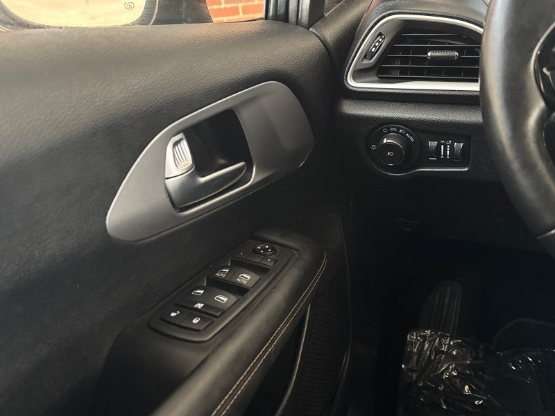 Used 2020 Chrysler Pacifica Touring w/ S Appearance Package FWD image 8