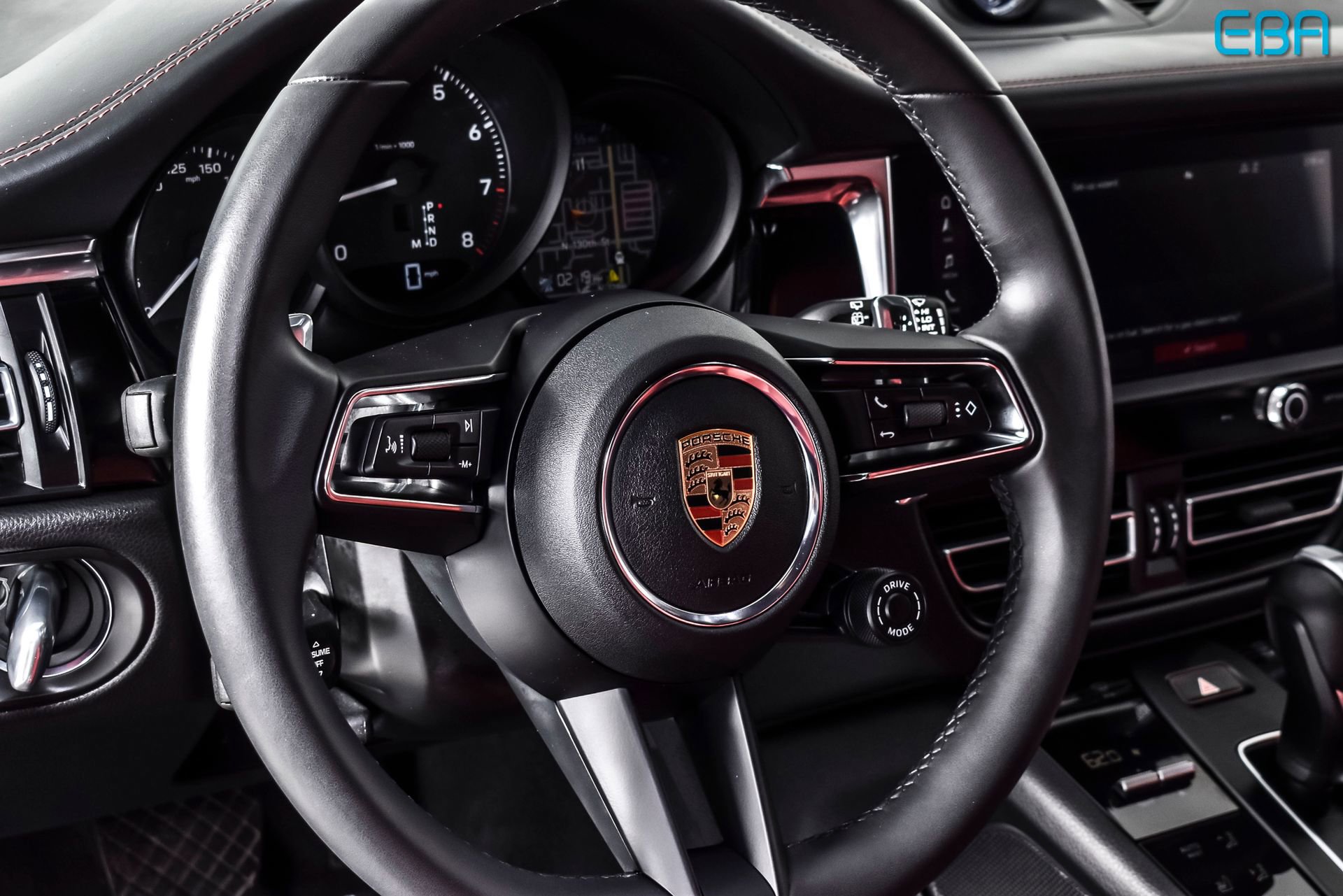 Used 2025 Porsche Macan image 18