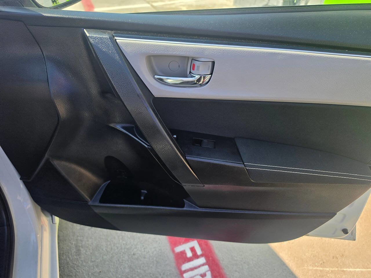 Used 2017 Toyota Corolla LE FWD image 29