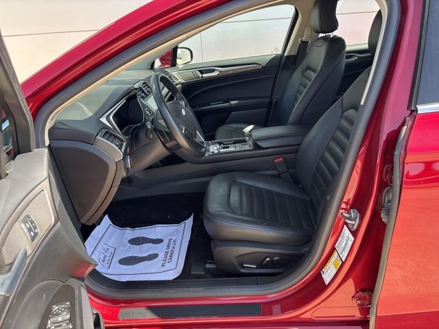 Used 2017 Ford Fusion SE w/ Fusion SE Technology Package FWD image 7