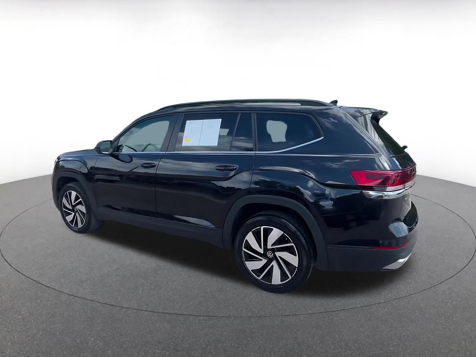 Used 2025 Volkswagen Atlas SE AWD/4WD image 10