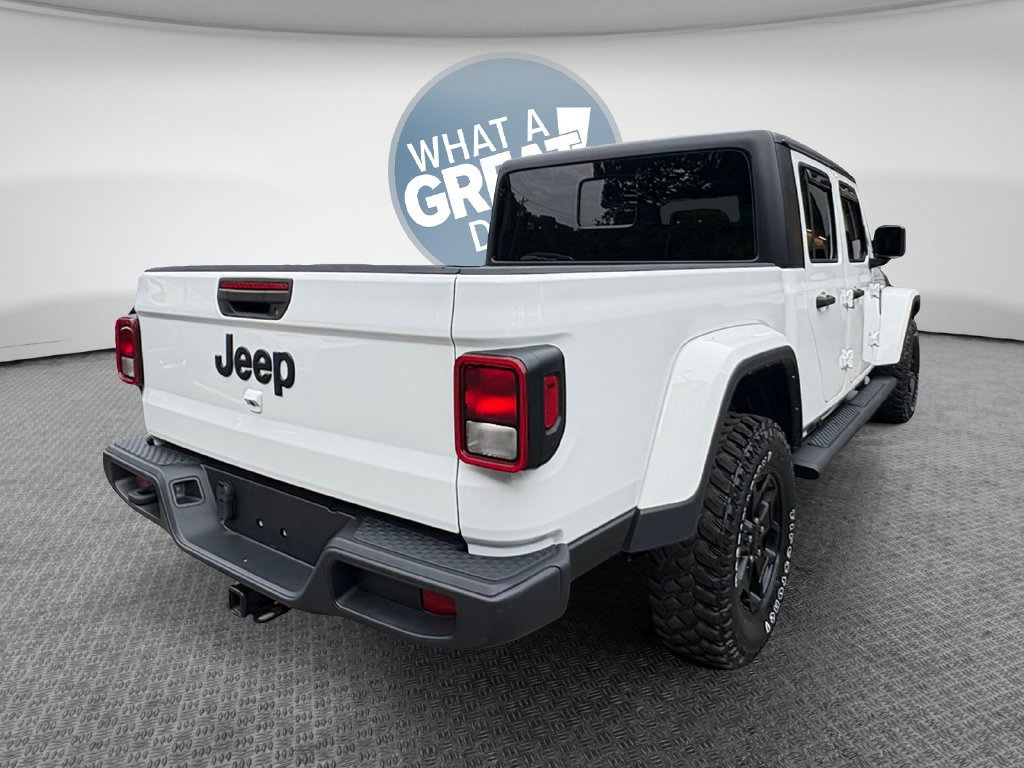 Certified 2022 Jeep Gladiator Sport AWD/4WD image 3