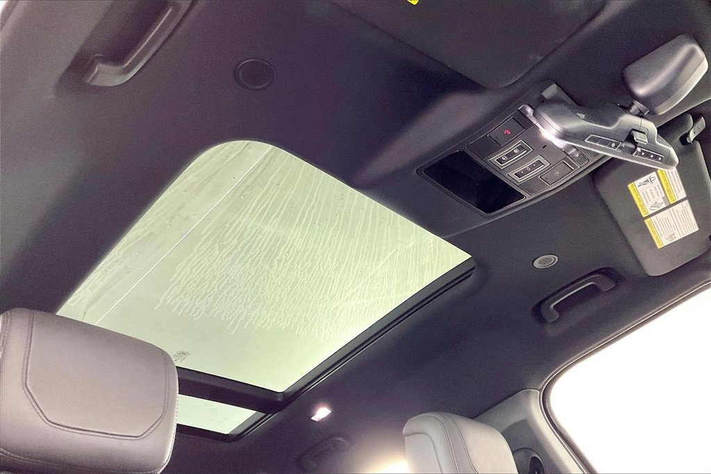 Used 2023 Land Rover Defender 110 V8 image 29