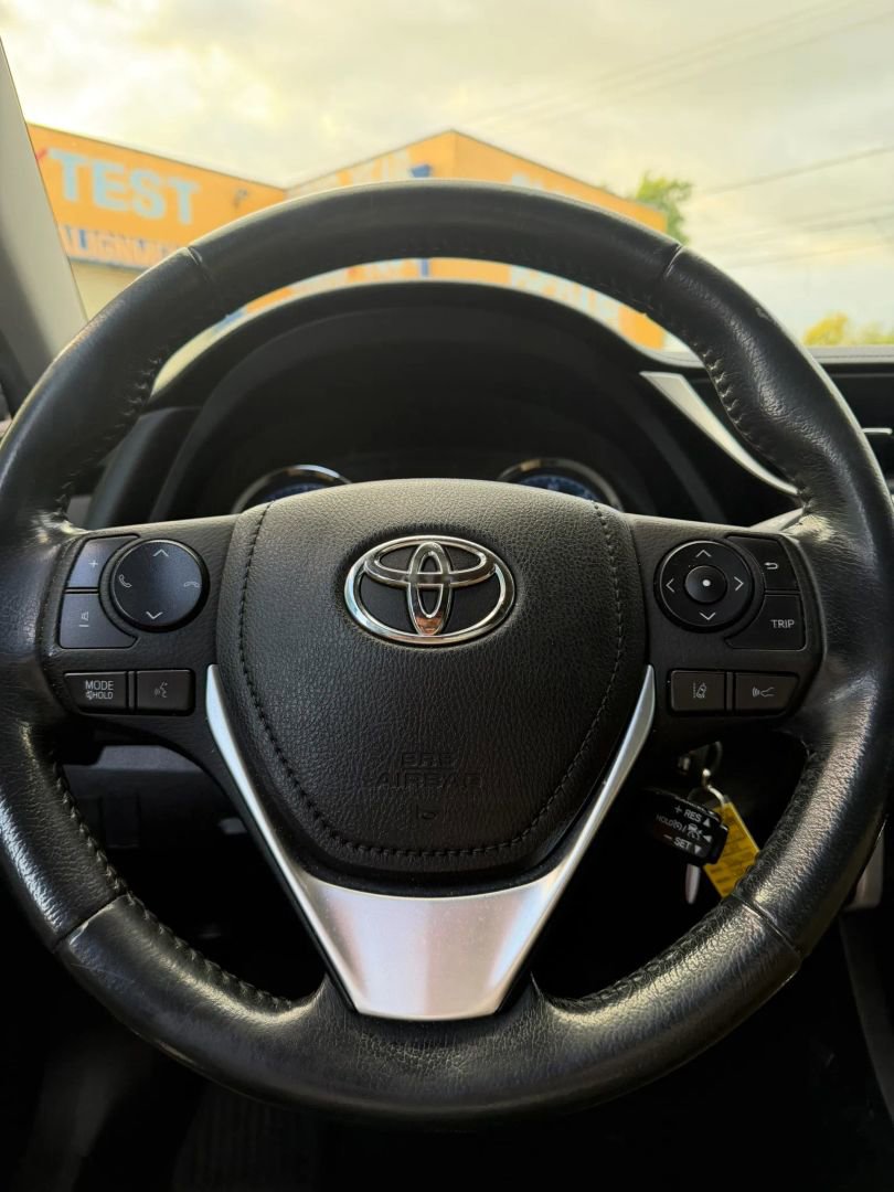 Used 2019 Toyota Corolla SE FWD image 19