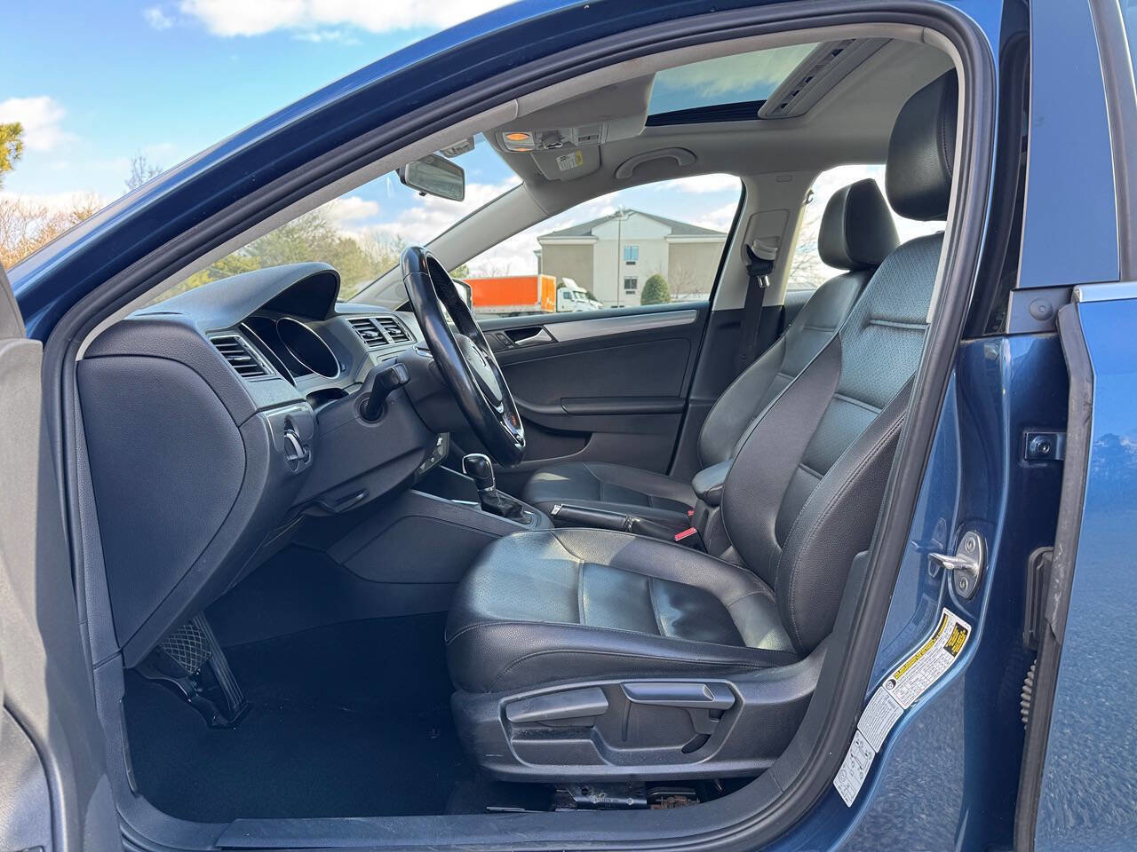 Used 2015 Volkswagen Jetta SE FWD image 12
