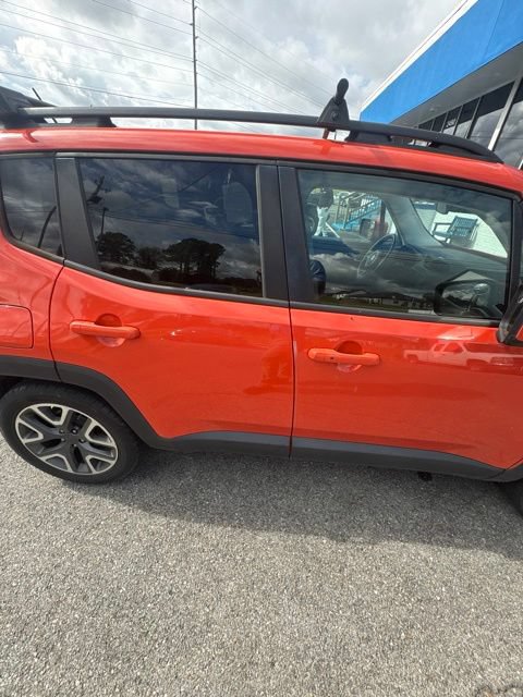 Used 2016 Jeep Renegade Latitude FWD image 20