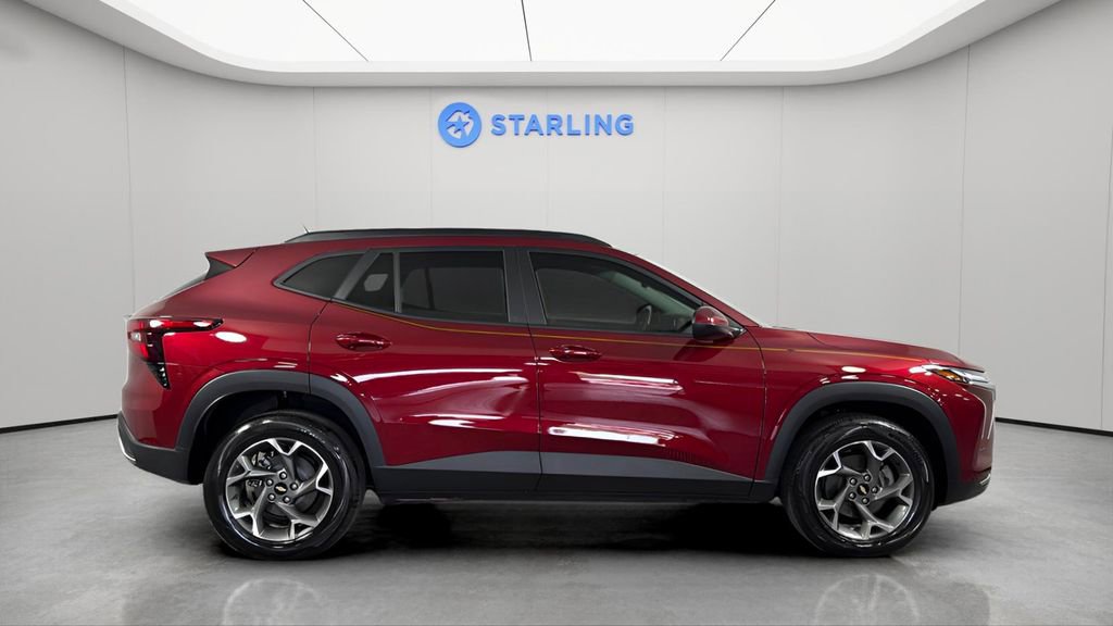 Certified 2025 Chevrolet Trax LT w/ Driver Confidence Package image 11