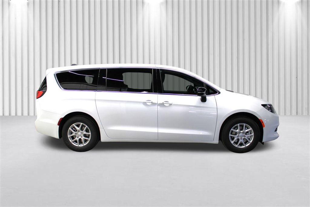 New 2026 Chrysler Voyager LX image 2